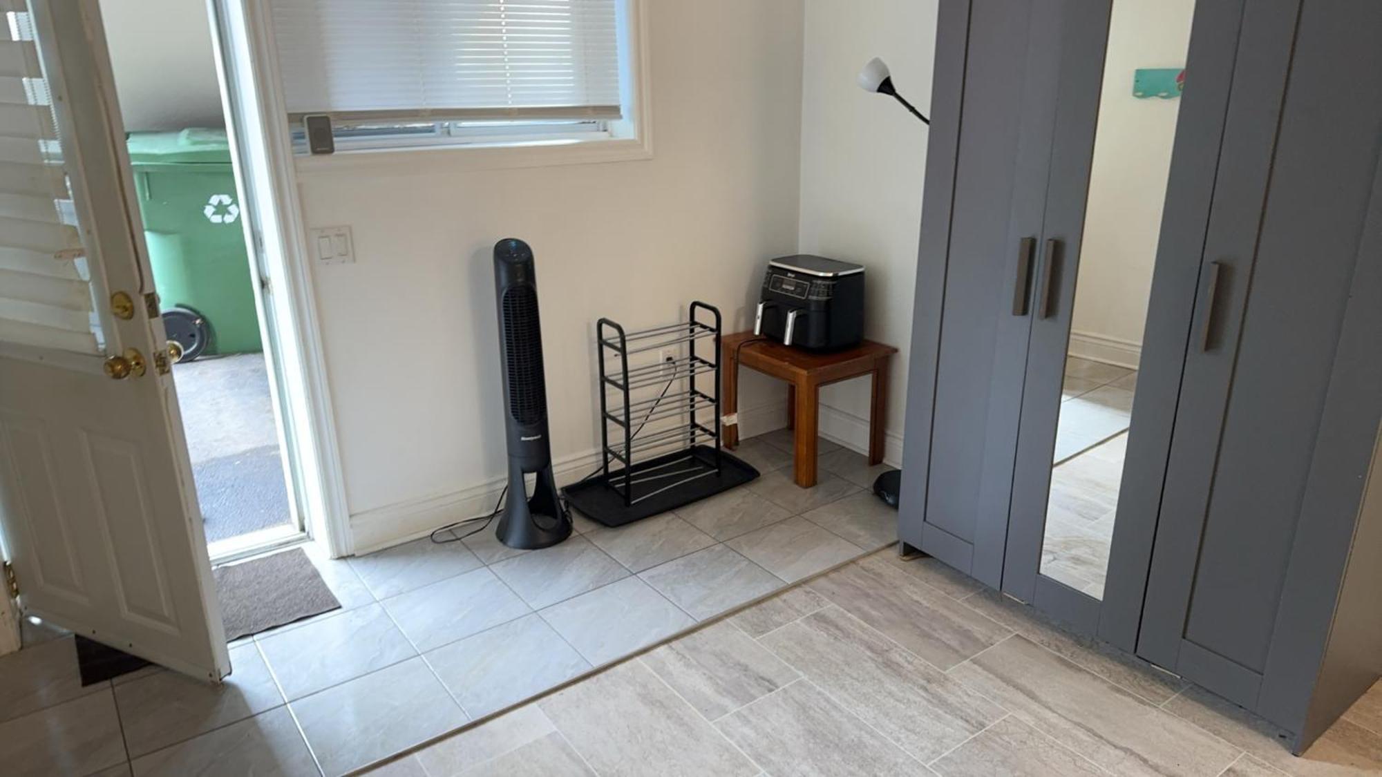 Bright And Spacious Basement Unit In Apartment Montreal
